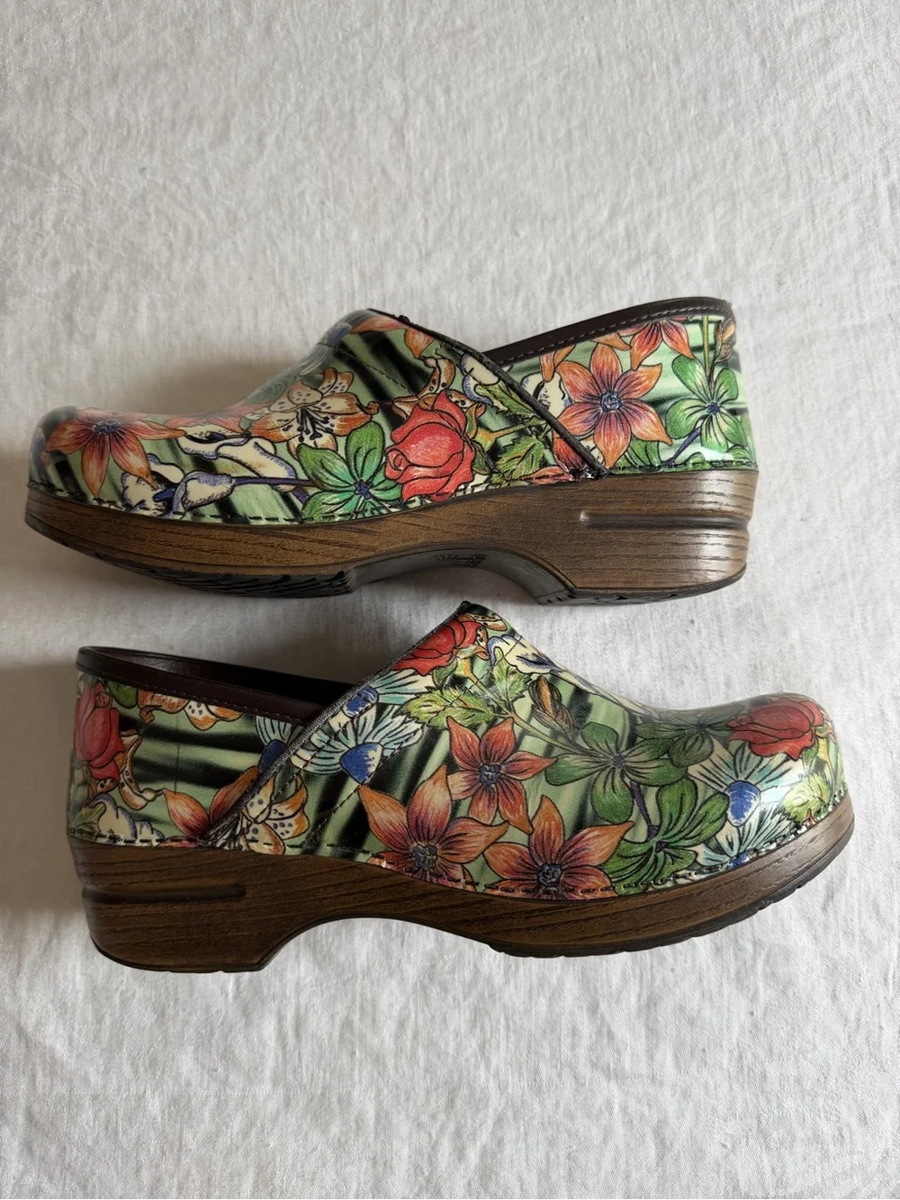 Dansko Spring Time Floral Patent Multi Colour Clogs Size 40 (US 9) - Picture 10 of 11